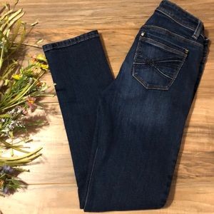 White House Black Market Slim Ankle 0R